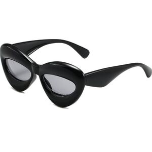 Chic Black Cat-Eye Sunglasses